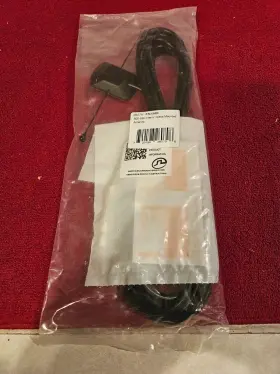 806-896 Larsen Kg1825 Pulse / Larson Antenna Interior Glass Mounted Part # Kg 1825 New In Pack